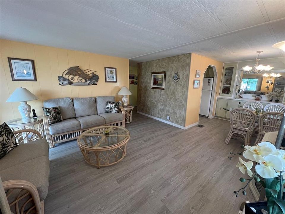 Active With Contract: $98,500 (2 beds, 2 baths, 856 Square Feet)