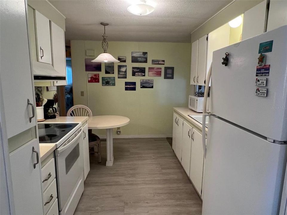 Active With Contract: $98,500 (2 beds, 2 baths, 856 Square Feet)