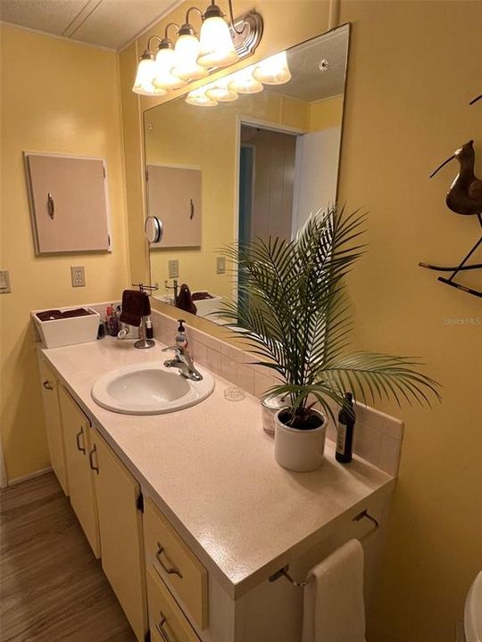 Active With Contract: $98,500 (2 beds, 2 baths, 856 Square Feet)
