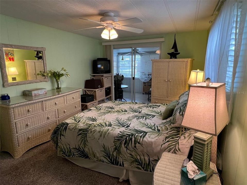 Active With Contract: $98,500 (2 beds, 2 baths, 856 Square Feet)