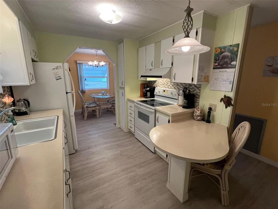 Active With Contract: $98,500 (2 beds, 2 baths, 856 Square Feet)