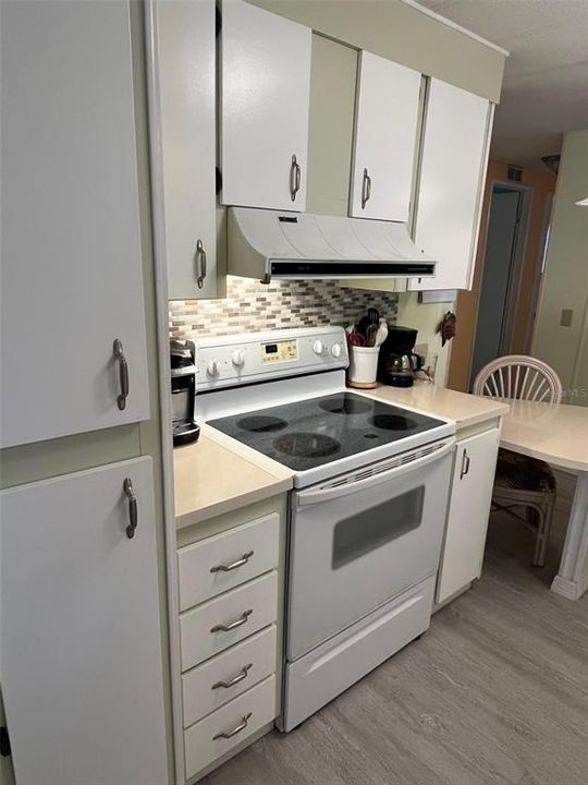 Active With Contract: $98,500 (2 beds, 2 baths, 856 Square Feet)