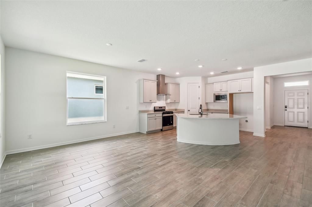 Под контрактом: $334,900 (2 спален, 2 ванн, 1698 Квадратных фут)