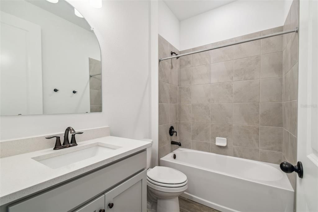 Под контрактом: $334,900 (2 спален, 2 ванн, 1698 Квадратных фут)