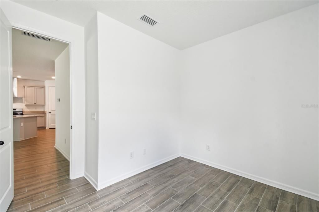 Под контрактом: $334,900 (2 спален, 2 ванн, 1698 Квадратных фут)