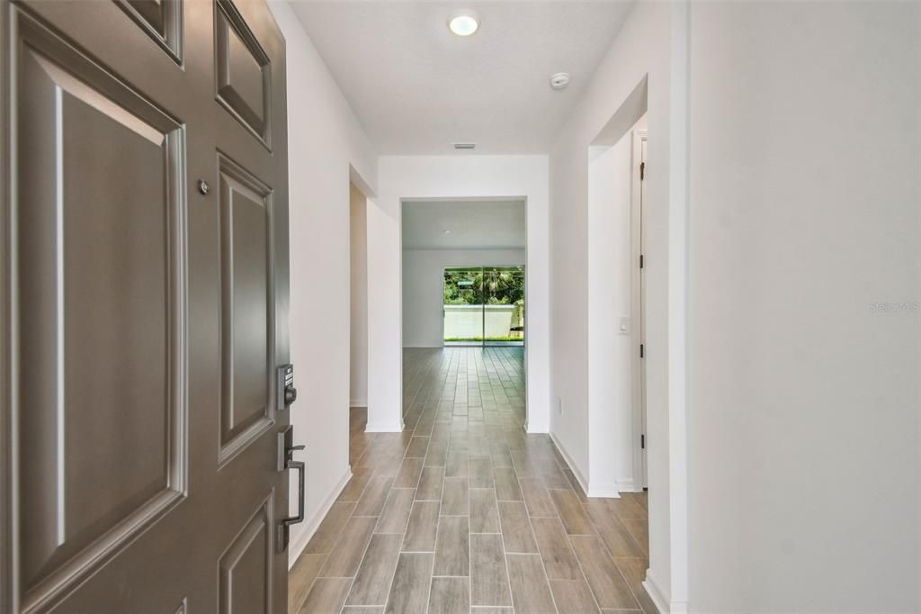 Под контрактом: $334,900 (2 спален, 2 ванн, 1698 Квадратных фут)