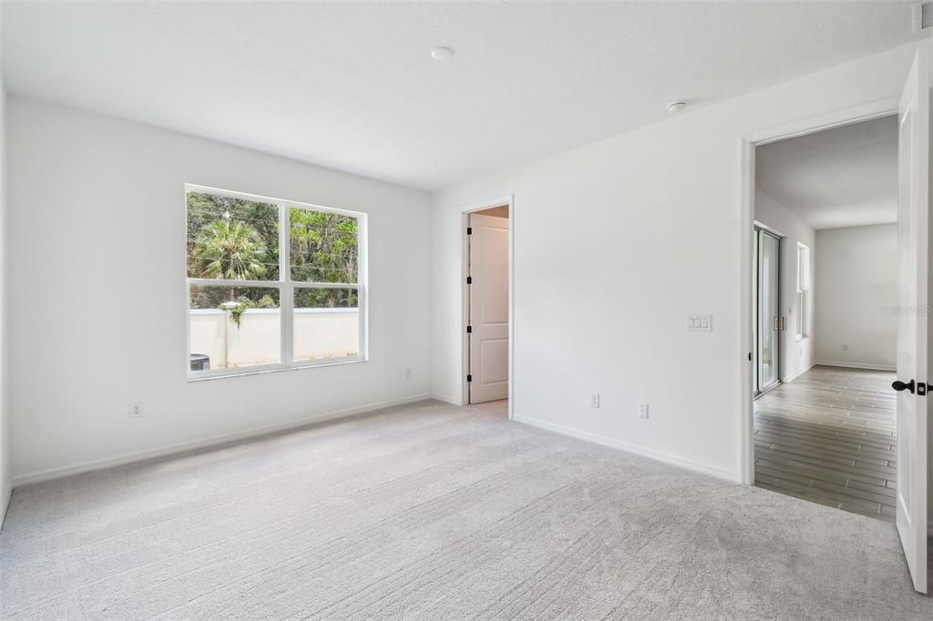 Под контрактом: $334,900 (2 спален, 2 ванн, 1698 Квадратных фут)