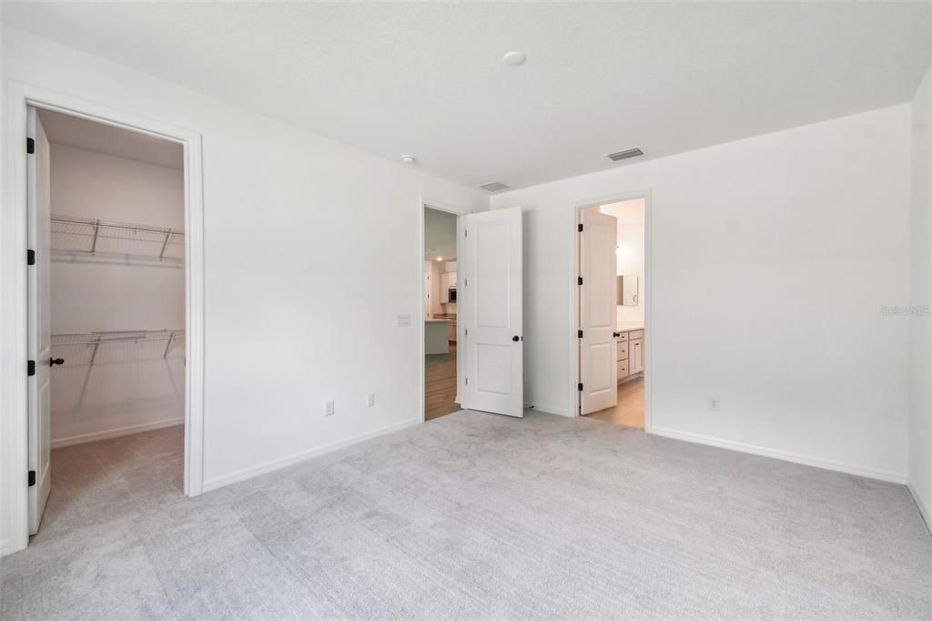 Под контрактом: $334,900 (2 спален, 2 ванн, 1698 Квадратных фут)