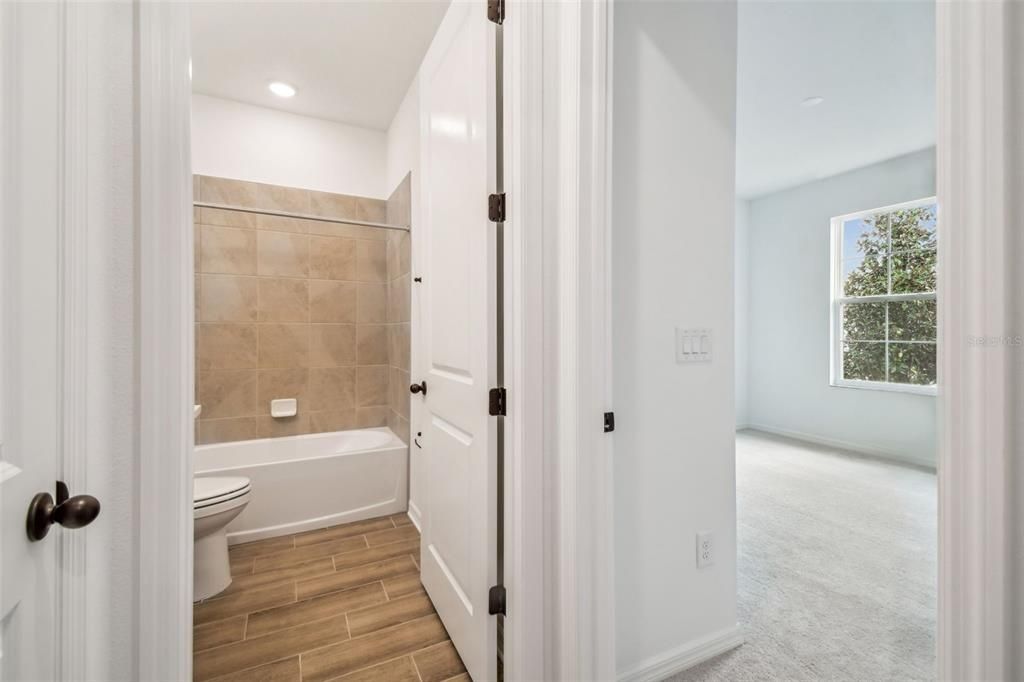 Под контрактом: $334,900 (2 спален, 2 ванн, 1698 Квадратных фут)