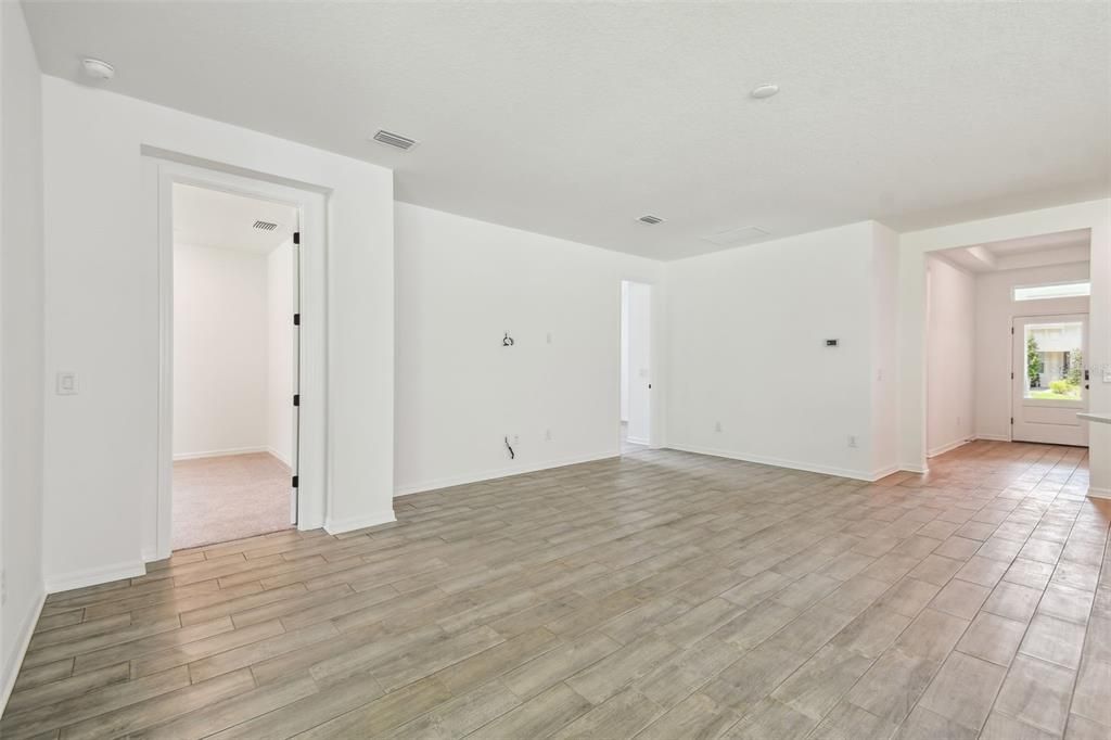 Под контрактом: $334,900 (2 спален, 2 ванн, 1698 Квадратных фут)