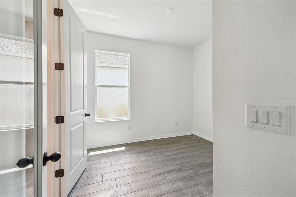 Под контрактом: $334,900 (2 спален, 2 ванн, 1698 Квадратных фут)