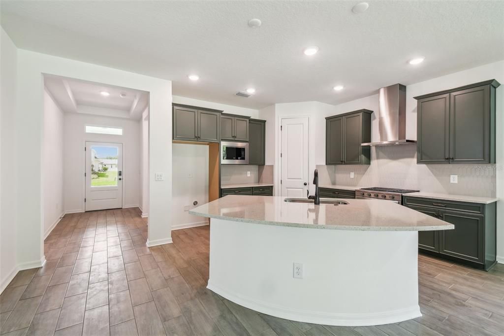 Под контрактом: $334,900 (2 спален, 2 ванн, 1698 Квадратных фут)