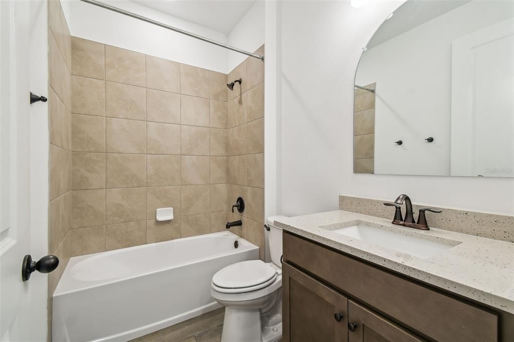 Под контрактом: $334,900 (2 спален, 2 ванн, 1698 Квадратных фут)