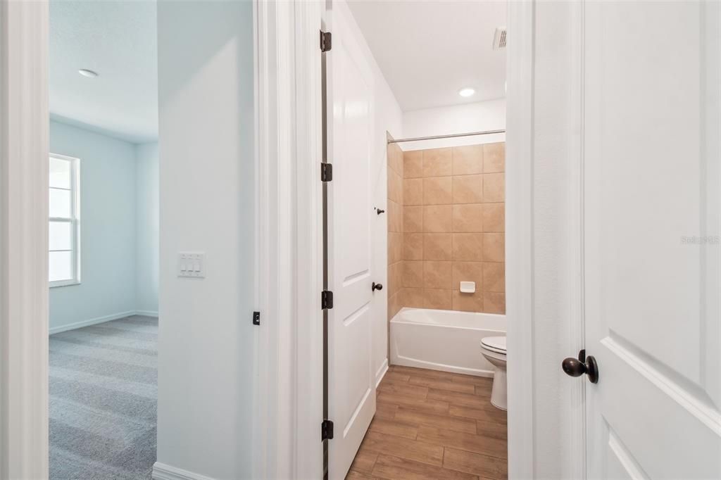 Под контрактом: $334,900 (2 спален, 2 ванн, 1698 Квадратных фут)