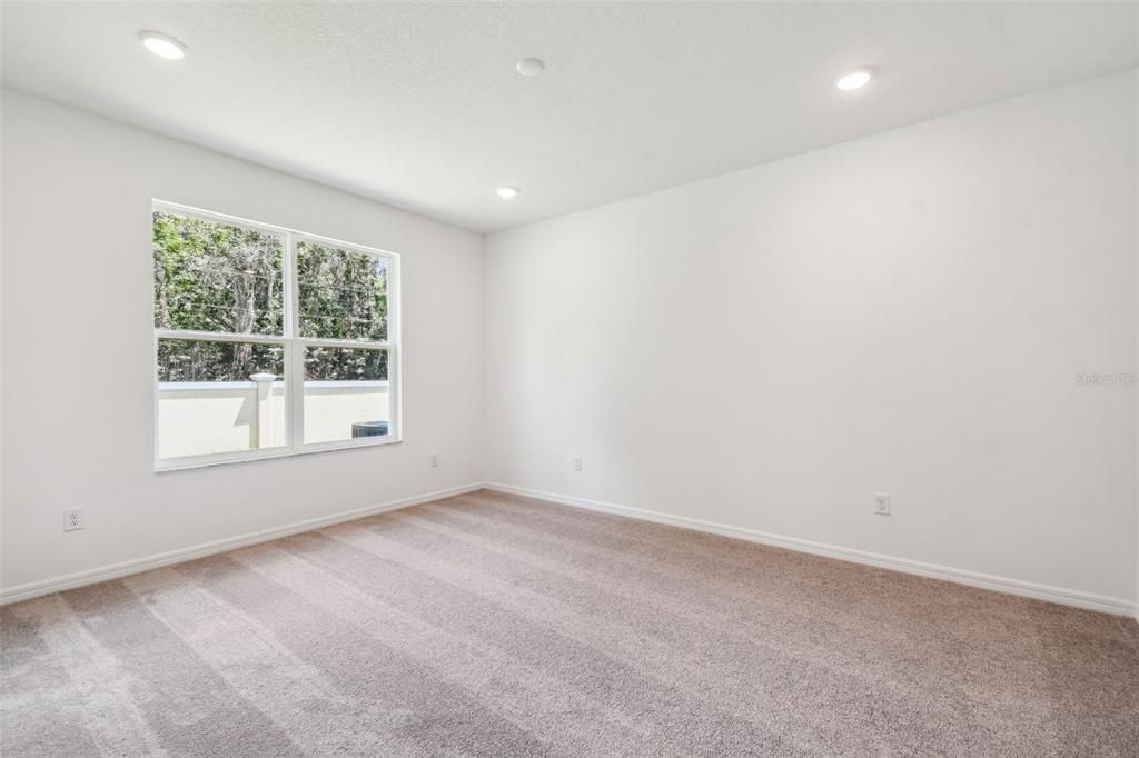 Под контрактом: $334,900 (2 спален, 2 ванн, 1698 Квадратных фут)