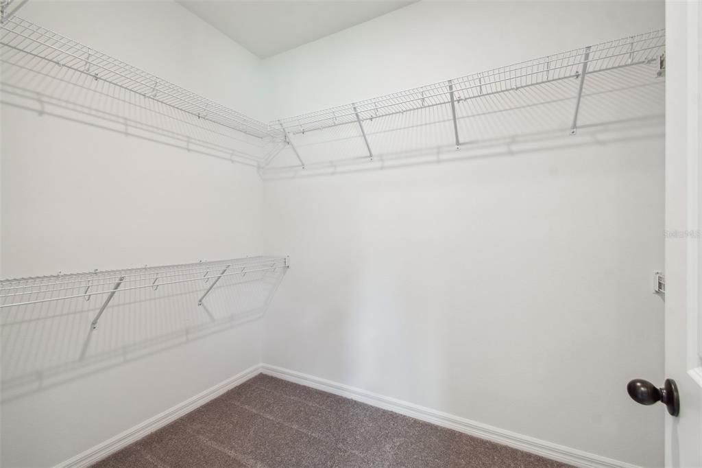 Под контрактом: $334,900 (2 спален, 2 ванн, 1698 Квадратных фут)