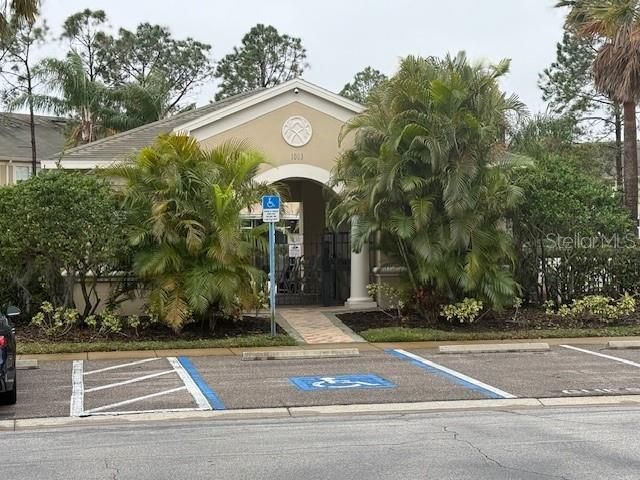 Activo con contrato: $240,000 (3 camas, 2 baños, 1684 Pies cuadrados)