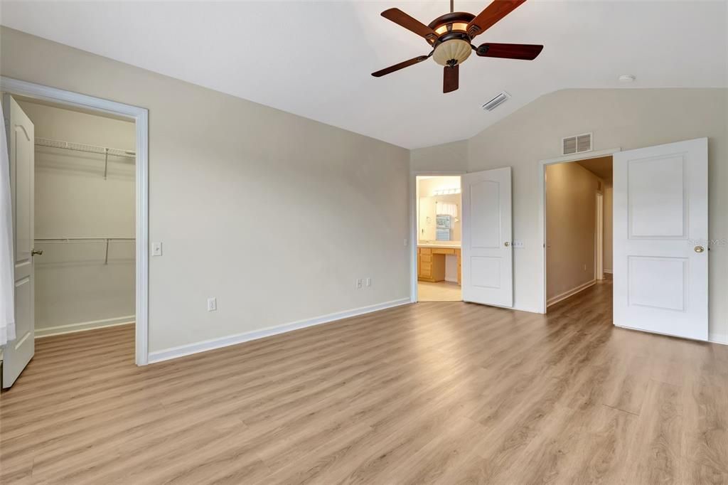 Activo con contrato: $240,000 (3 camas, 2 baños, 1684 Pies cuadrados)