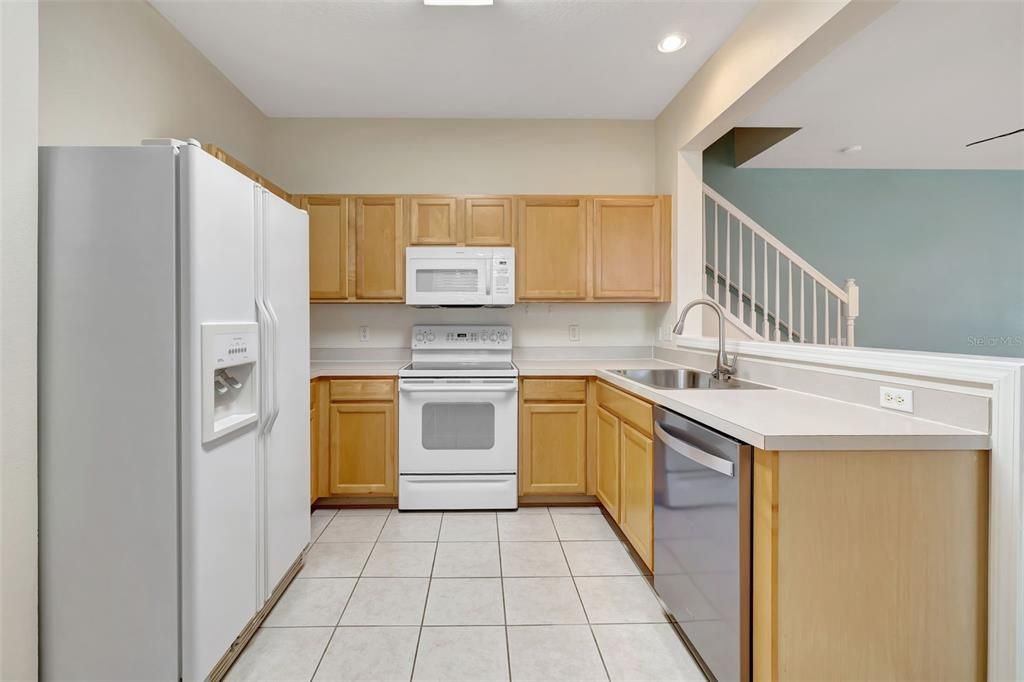 Activo con contrato: $240,000 (3 camas, 2 baños, 1684 Pies cuadrados)