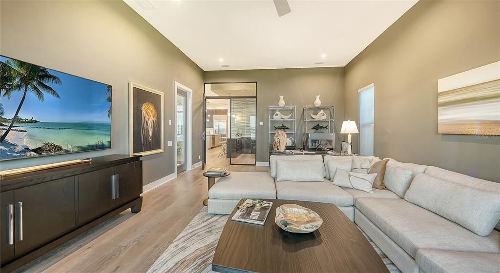 Под контрактом: $3,250,000 (3 спален, 4 ванн, 3474 Квадратных фут)