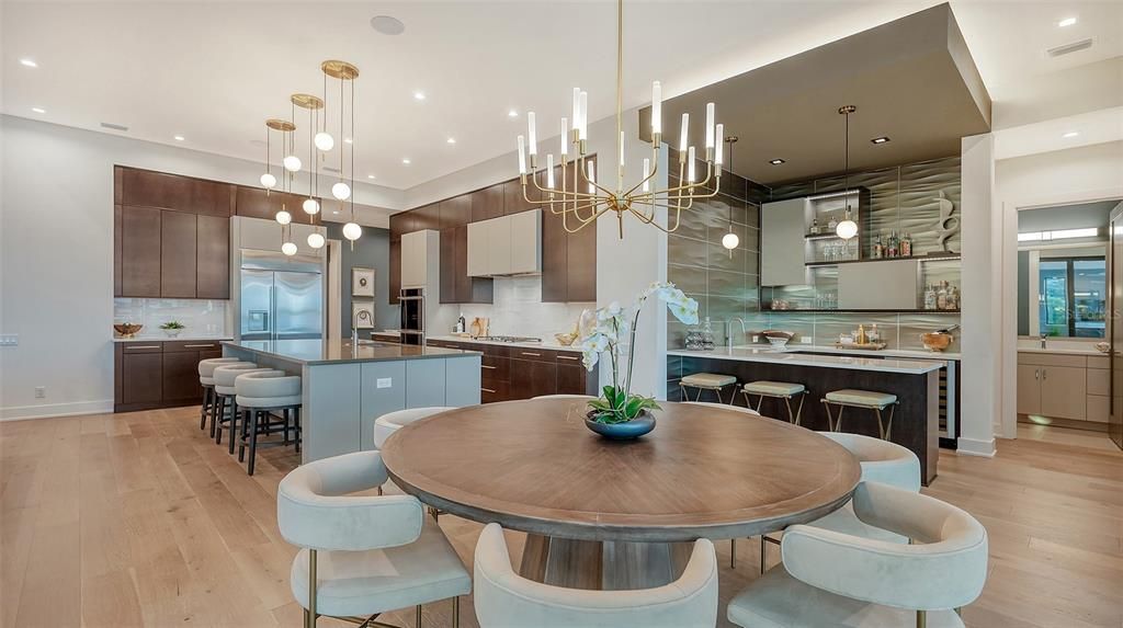 Под контрактом: $3,250,000 (3 спален, 4 ванн, 3474 Квадратных фут)