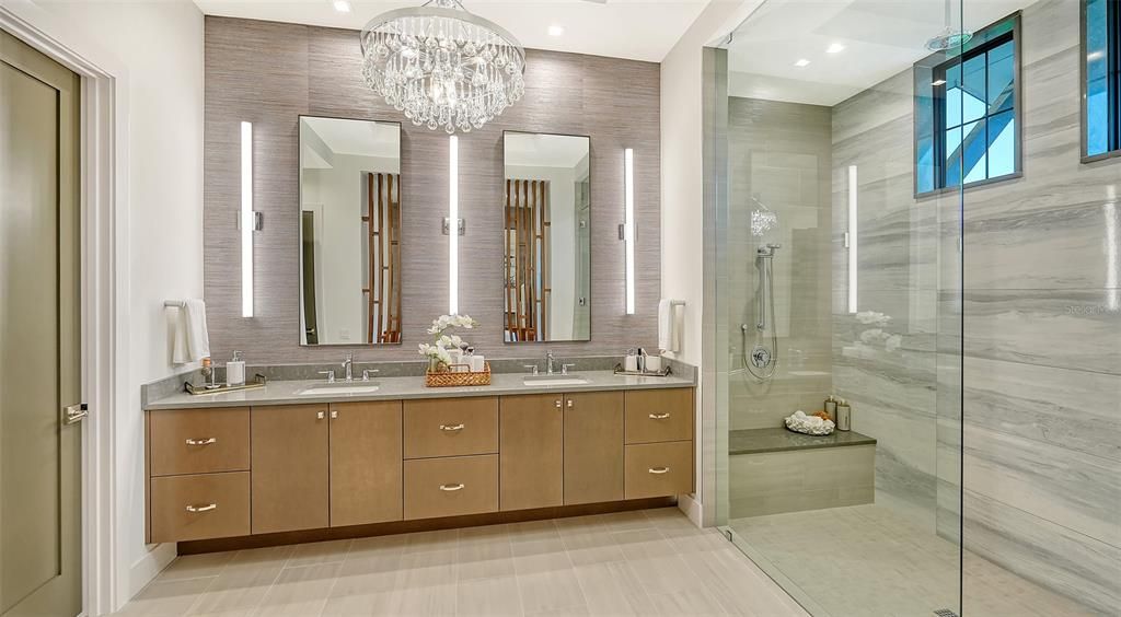 Под контрактом: $3,250,000 (3 спален, 4 ванн, 3474 Квадратных фут)