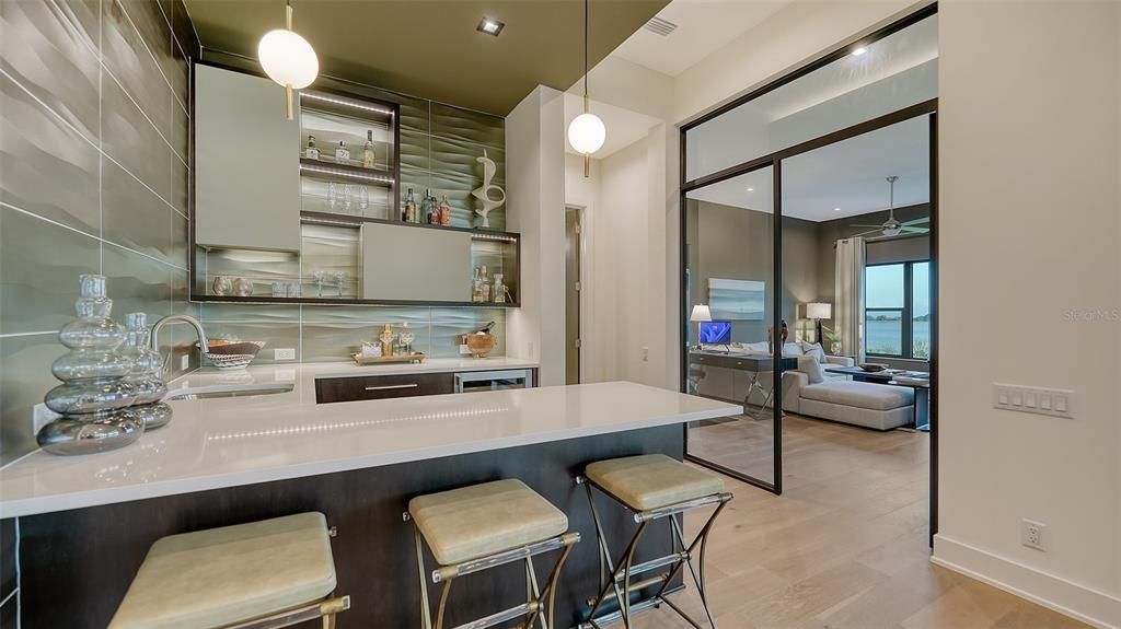 Под контрактом: $3,250,000 (3 спален, 4 ванн, 3474 Квадратных фут)