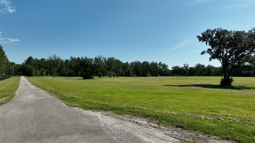 На продажу: $459,459 (10.71 acres)