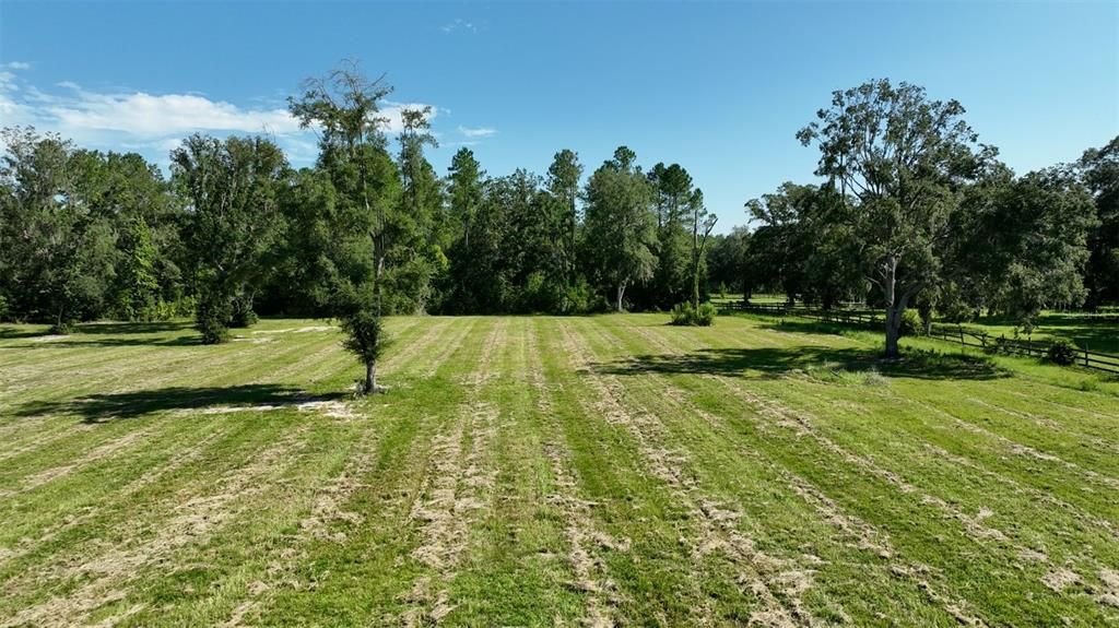 На продажу: $459,459 (10.71 acres)