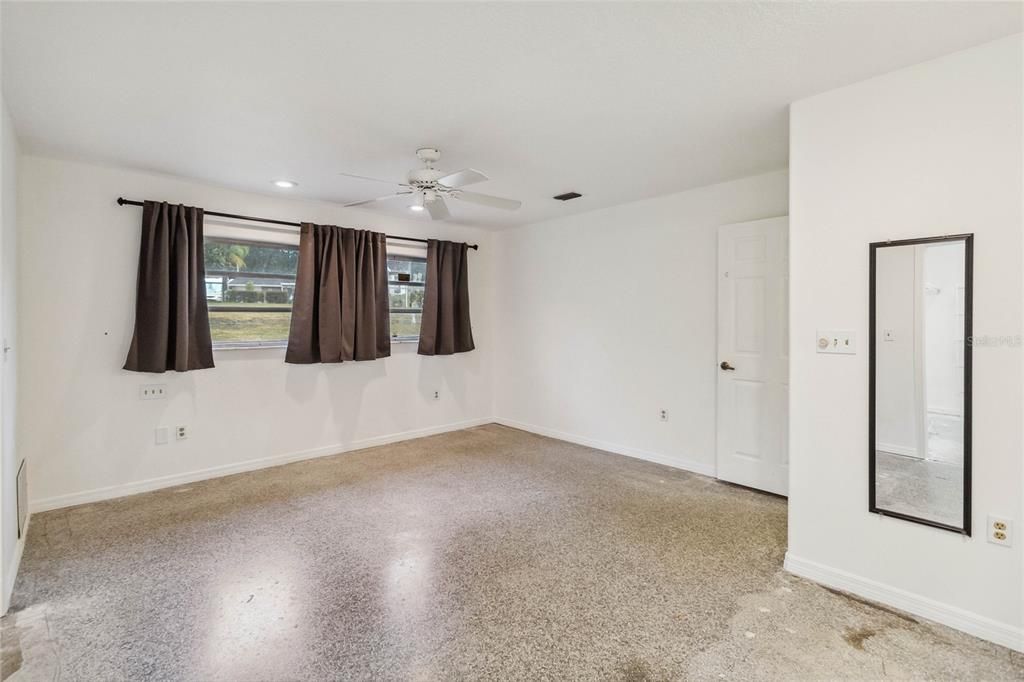 Под контрактом: $425,000 (4 спален, 3 ванн, 2801 Квадратных фут)