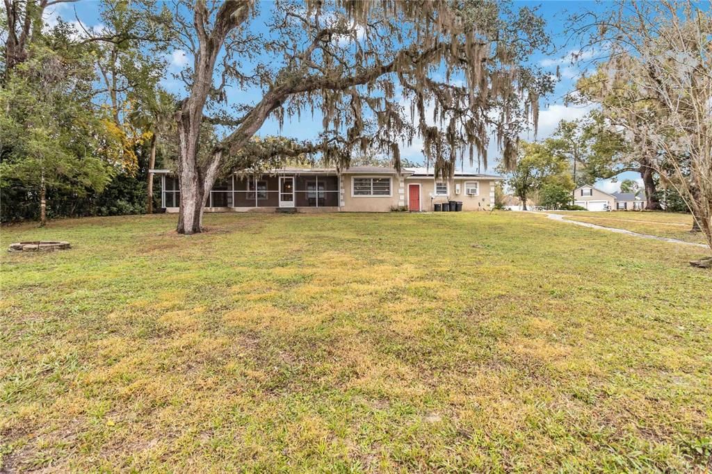 Под контрактом: $425,000 (4 спален, 3 ванн, 2801 Квадратных фут)