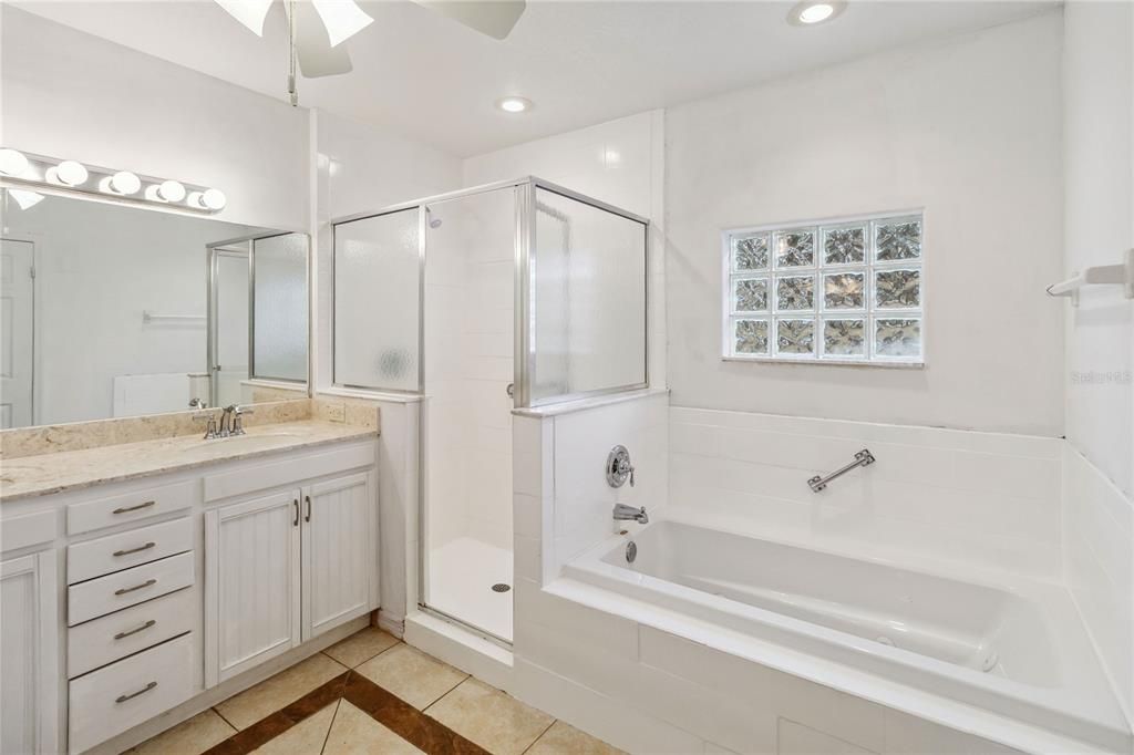 Под контрактом: $425,000 (4 спален, 3 ванн, 2801 Квадратных фут)