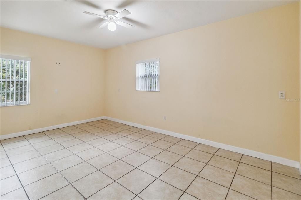 Под контрактом: $425,000 (4 спален, 3 ванн, 2801 Квадратных фут)