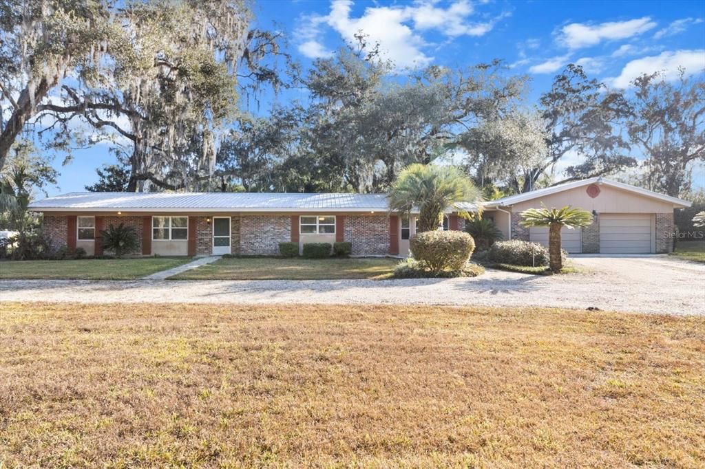 Недавно продано: $385,000 (4 спален, 2 ванн, 1988 Квадратных фут)