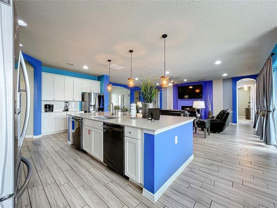 待售: $1,100,000 (9 贝兹, 7 浴室, 4594 平方英尺)