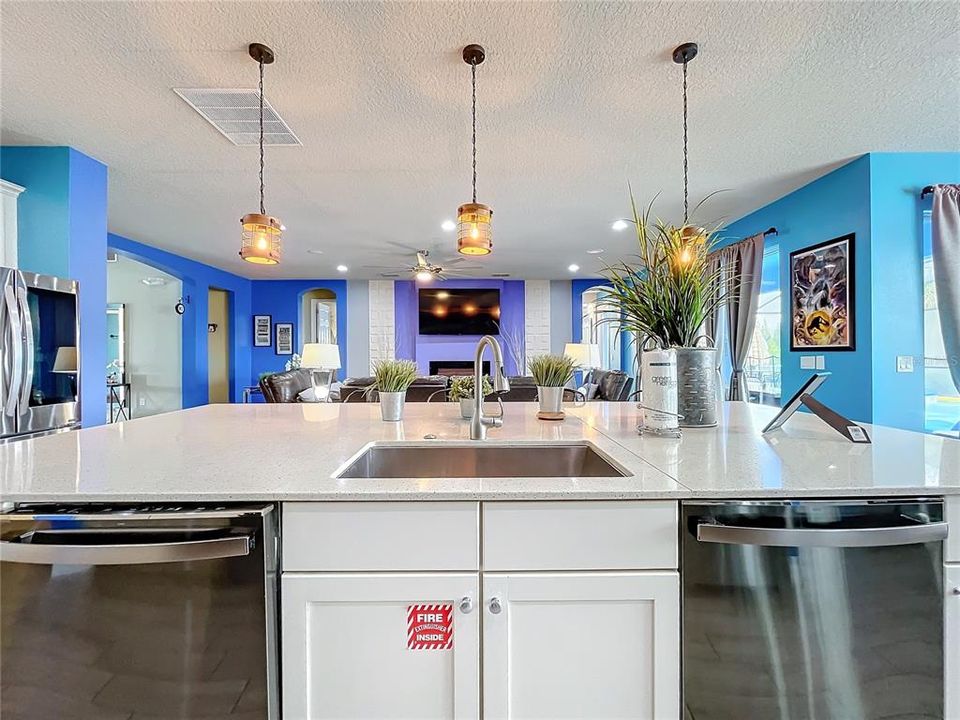 待售: $1,100,000 (9 贝兹, 7 浴室, 4594 平方英尺)