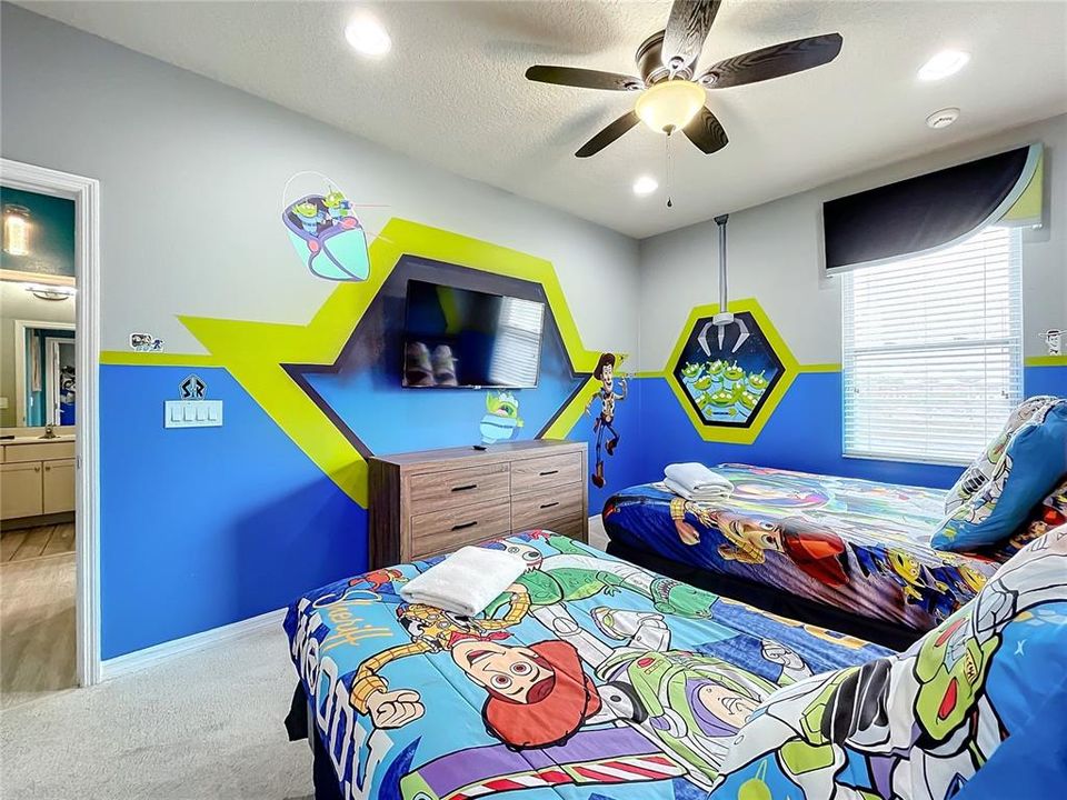 待售: $1,100,000 (9 贝兹, 7 浴室, 4594 平方英尺)