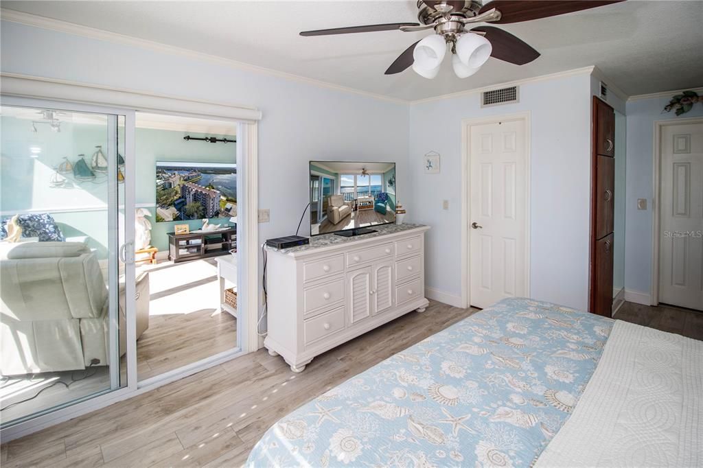 En Venta: $279,900 (2 camas, 2 baños, 1103 Pies cuadrados)