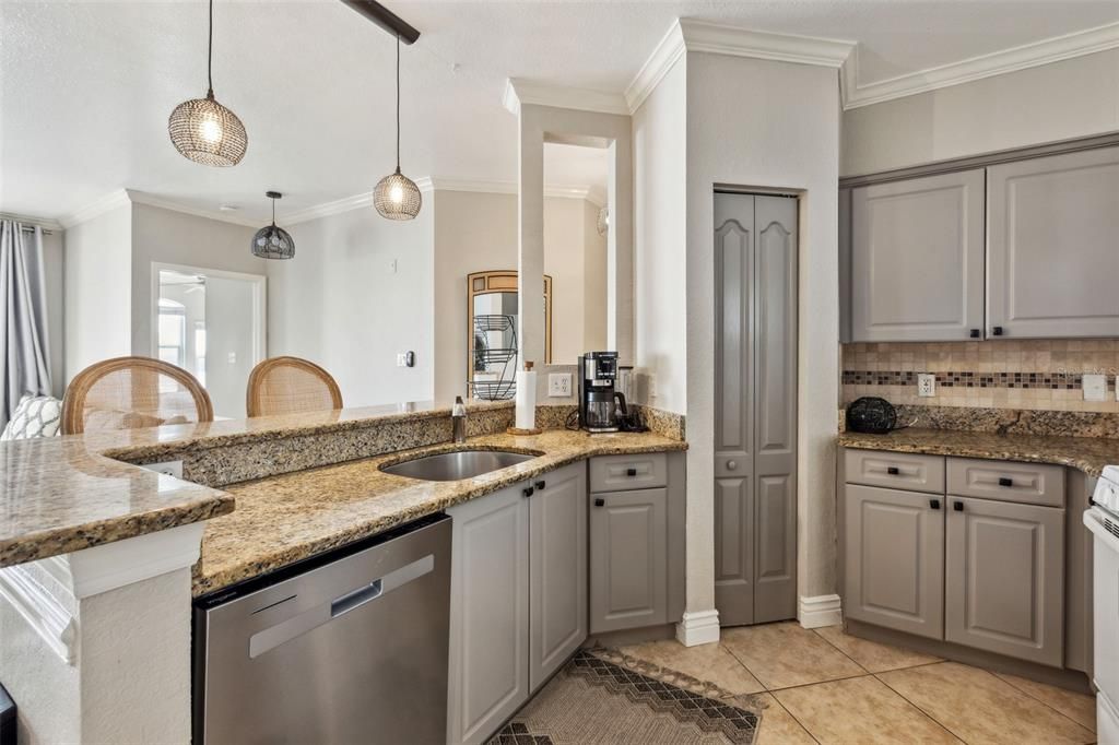 出租: $5,000 (2 贝兹, 2 浴室, 1350 平方英尺)