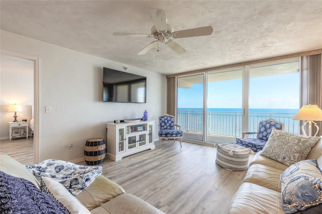 For Sale: $575,000 (2 beds, 2 baths, 1363 Square Feet)