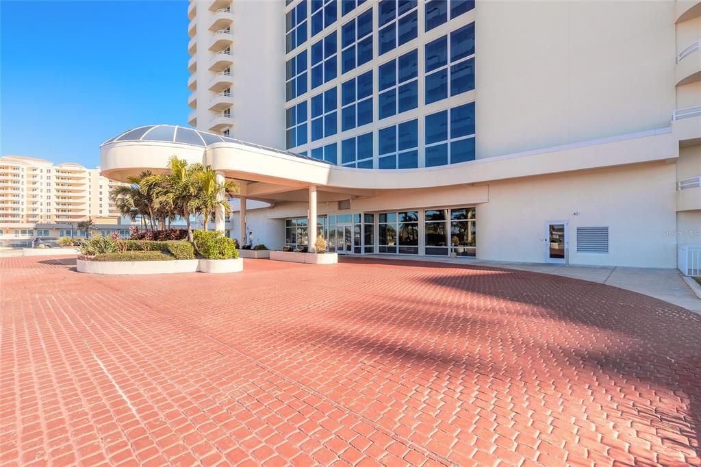 For Sale: $575,000 (2 beds, 2 baths, 1363 Square Feet)