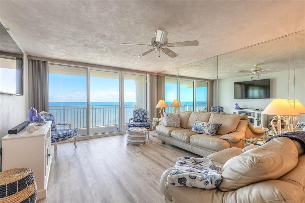 For Sale: $575,000 (2 beds, 2 baths, 1363 Square Feet)