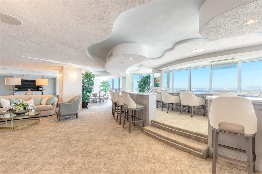 For Sale: $575,000 (2 beds, 2 baths, 1363 Square Feet)