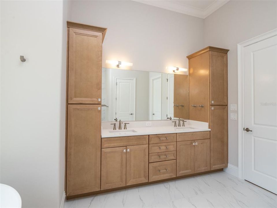 For Sale: $2,695,000 (4 beds, 3 baths, 3204 Square Feet)