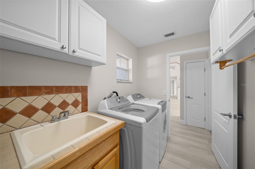 На продажу: $2,600,000 (3 спален, 2 ванн, 2225 Квадратных фут)