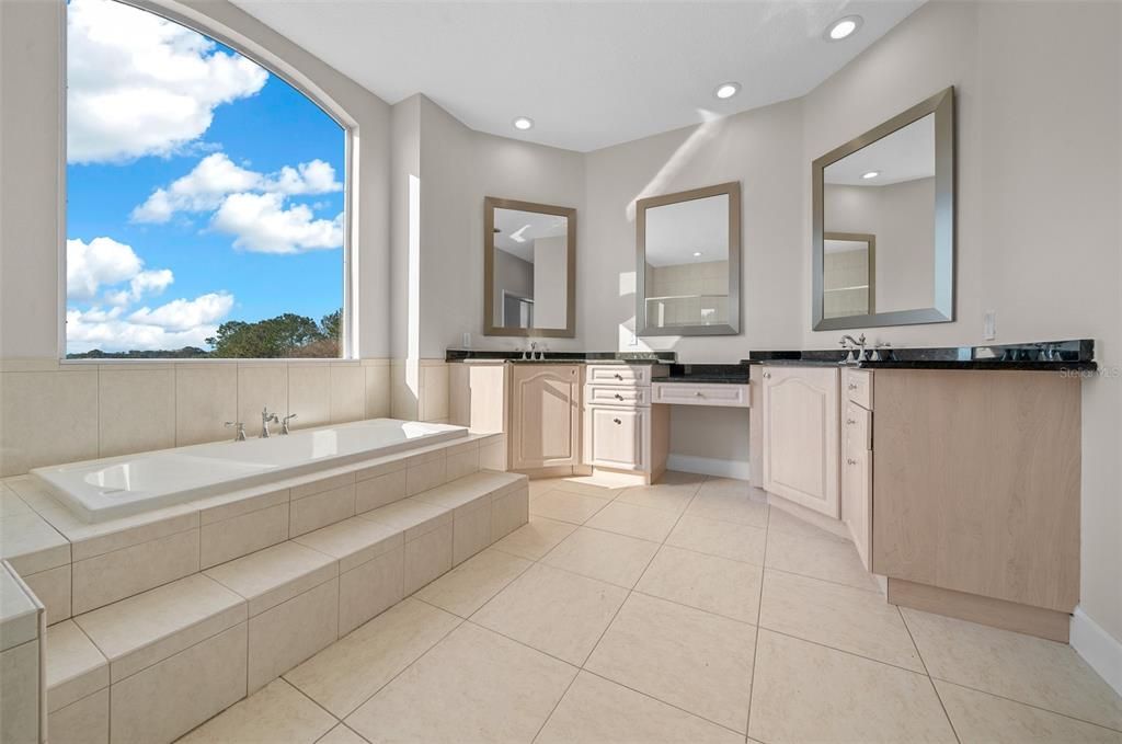 На продажу: $2,600,000 (3 спален, 2 ванн, 2225 Квадратных фут)