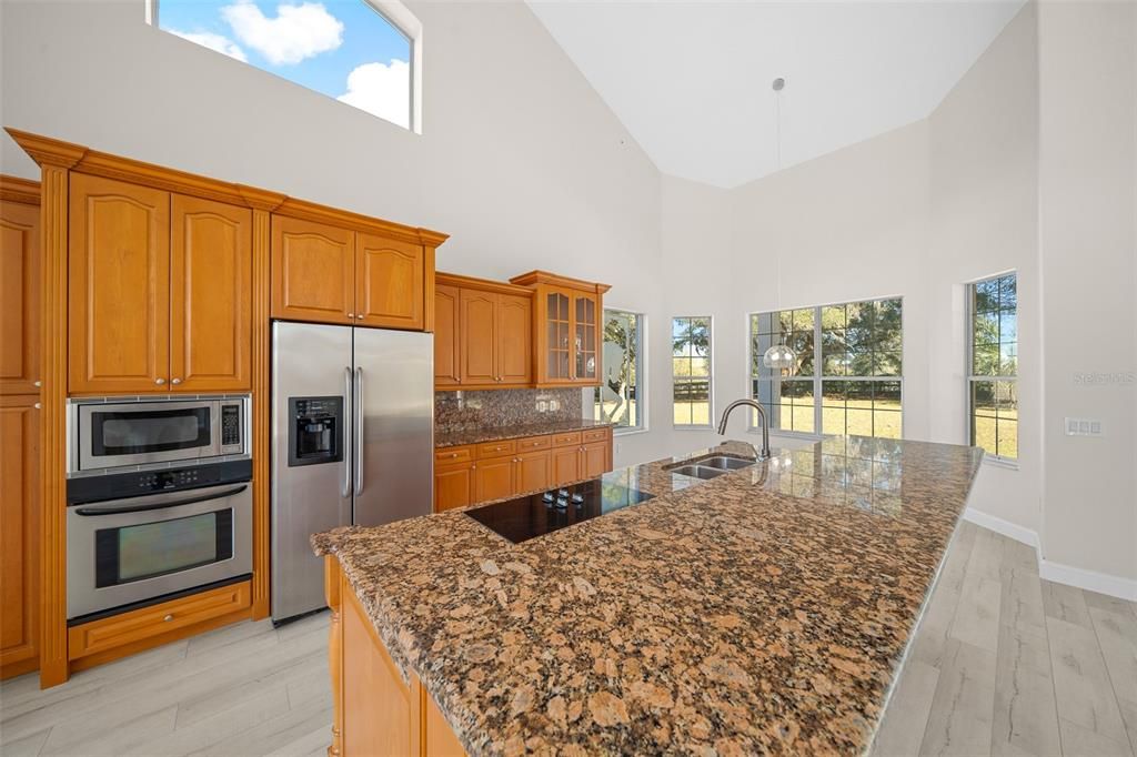 На продажу: $2,600,000 (3 спален, 2 ванн, 2225 Квадратных фут)