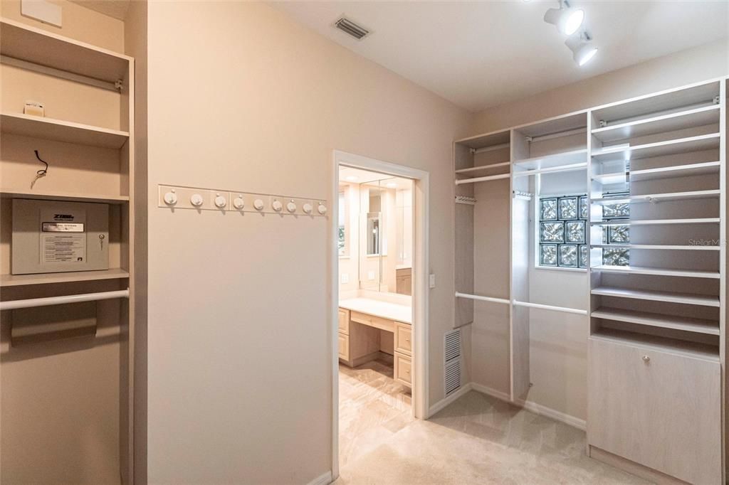 Active With Contract: $849,500 (3 beds, 2 baths, 2865 Square Feet)