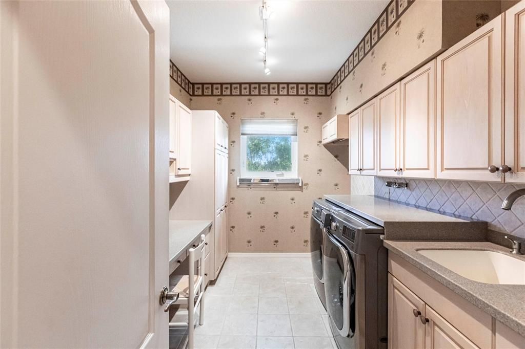 Active With Contract: $849,500 (3 beds, 2 baths, 2865 Square Feet)