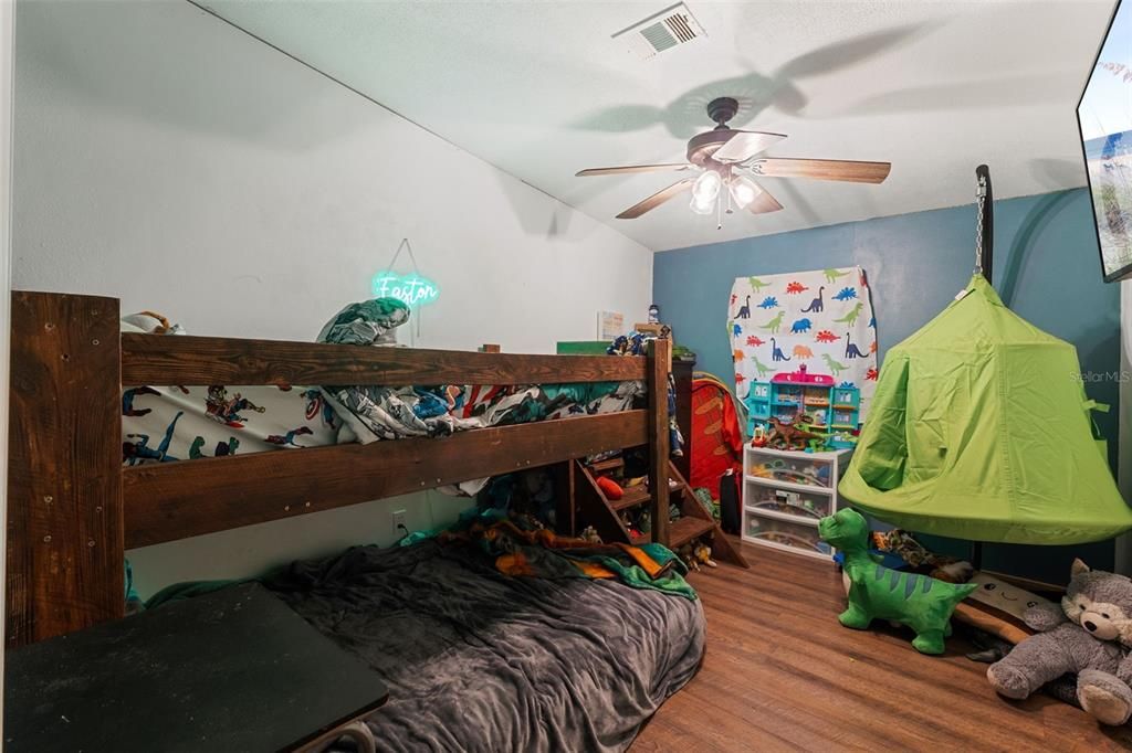 For Sale: $399,999 (4 beds, 2 baths, 1456 Square Feet)